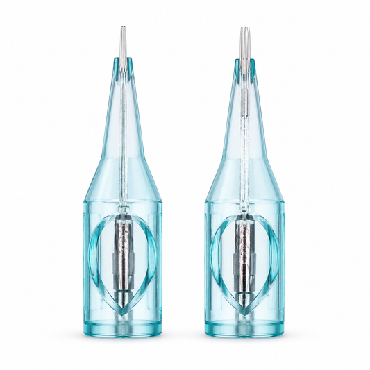 Cartucce aghi PMU Viper 1RLLT e 3RLLT Long Taper con corpo trasparente azzurro, viste frontalmente.