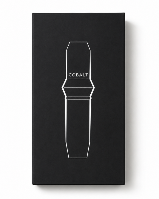 COBALT macchinetta PMU ibrida universale blu cobalto con dettaglio del connettore
