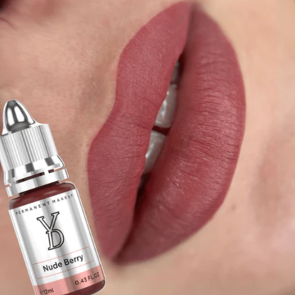Risultato lip blush realizzato con pigmento YDPMU Nude Berry effetto naturale elegante e sofisticato su labbra